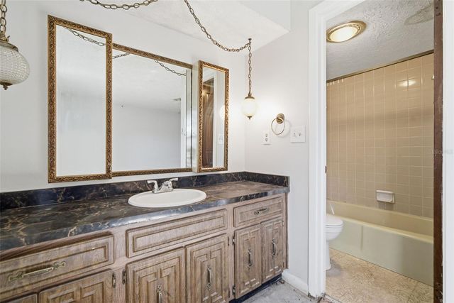 2207 PARKWOOD DRIVE, Valrico, FL 33594