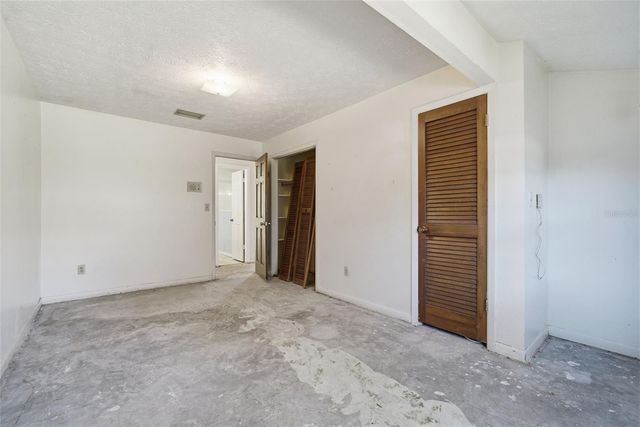 2207 PARKWOOD DRIVE, Valrico, FL 33594