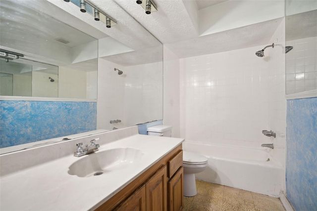 2207 PARKWOOD DRIVE, Valrico, FL 33594