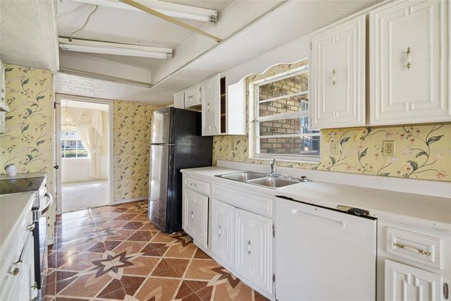 2207 PARKWOOD DRIVE, Valrico, FL 33594