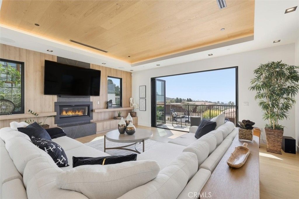Image 2 of property listing at 2532 Via Sanchez, Palos Verdes Estates, CA 90274