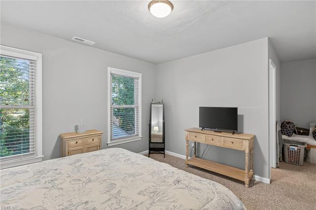 514 Mulligan DR, Virginia Beach, VA 23462