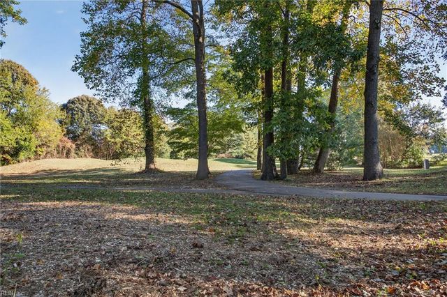 514 Mulligan DR, Virginia Beach, VA 23462