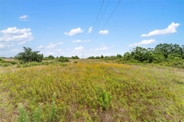 1055 Lisa Mae Road, Bellville, TX 77418