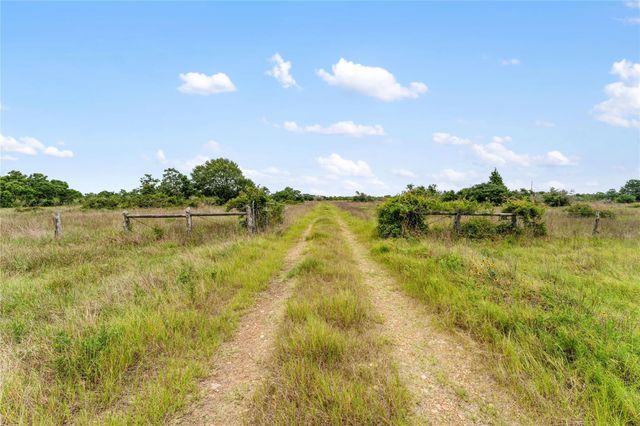 1055 Lisa Mae Road, Bellville, TX 77418