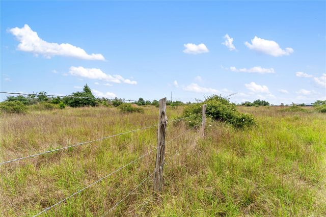 1055 Lisa Mae Road, Bellville, TX 77418