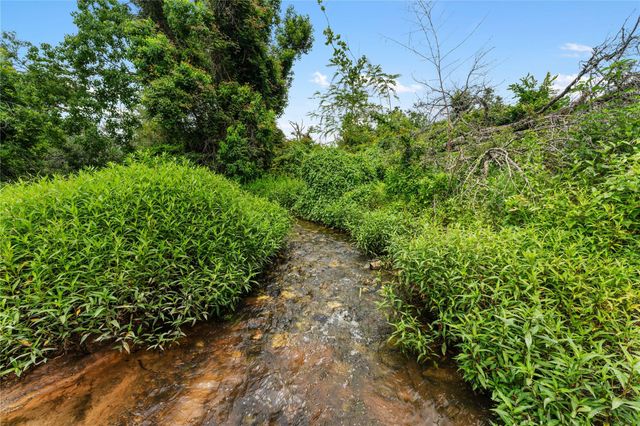 1055 Lisa Mae Road, Bellville, TX 77418