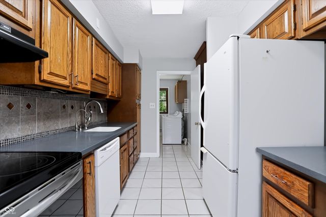 560 Golf Lane, Indianapolis, IN 46260