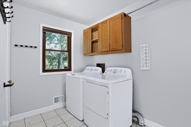 560 Golf Lane, Indianapolis, IN 46260