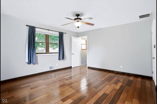 560 Golf Lane, Indianapolis, IN 46260