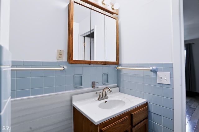 560 Golf Lane, Indianapolis, IN 46260