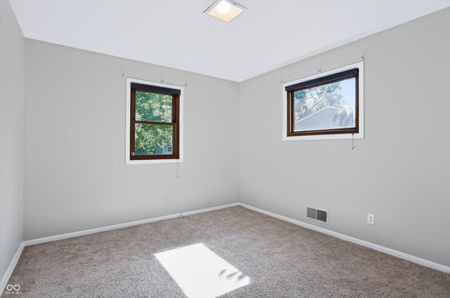560 Golf Lane, Indianapolis, IN 46260