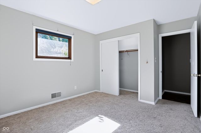 560 Golf Lane, Indianapolis, IN 46260