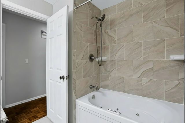 560 Golf Lane, Indianapolis, IN 46260