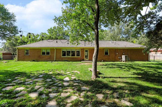 560 Golf Lane, Indianapolis, IN 46260