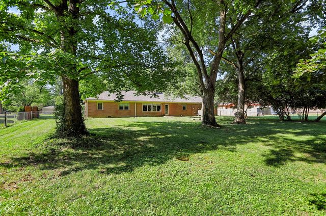 560 Golf Lane, Indianapolis, IN 46260