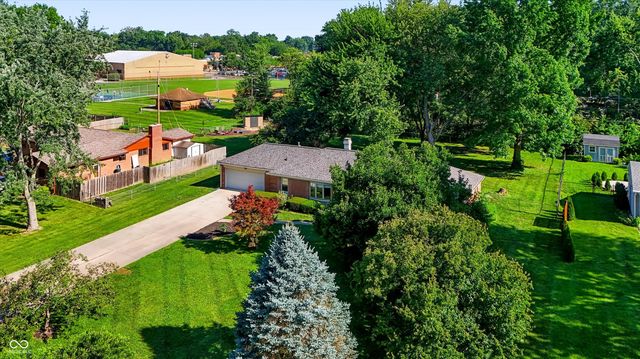 560 Golf Lane, Indianapolis, IN 46260