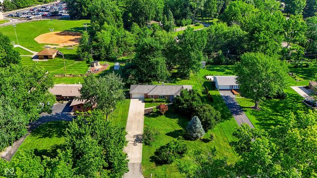 560 Golf Lane, Indianapolis, IN 46260