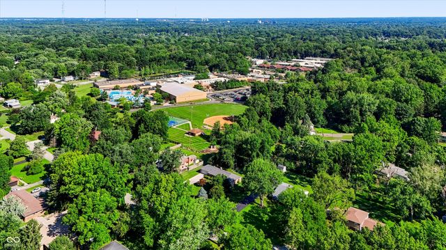 560 Golf Lane, Indianapolis, IN 46260