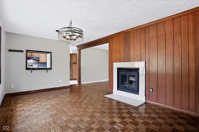 560 Golf Lane, Indianapolis, IN 46260