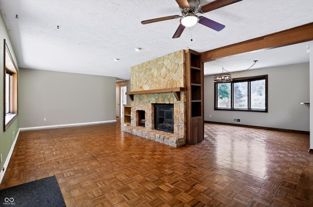 560 Golf Lane, Indianapolis, IN 46260