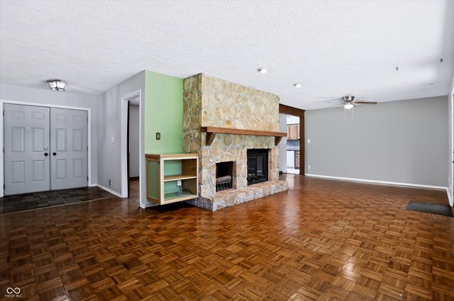 560 Golf Lane, Indianapolis, IN 46260