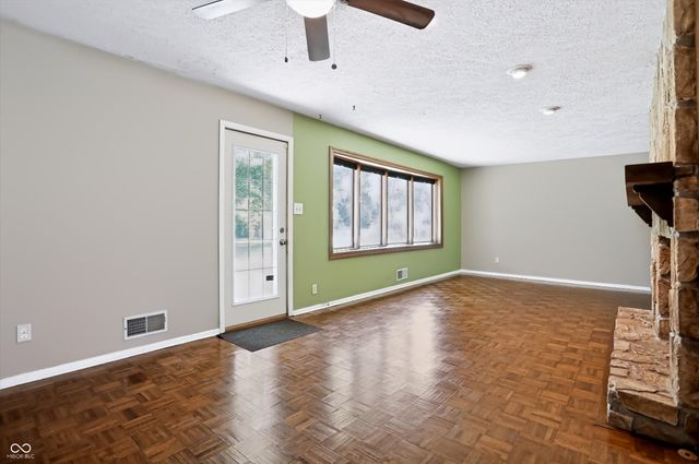 560 Golf Lane, Indianapolis, IN 46260
