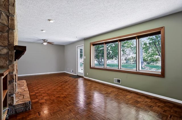 560 Golf Lane, Indianapolis, IN 46260