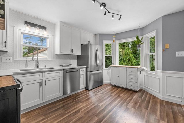 450 W Bradley ROAD, Fox Point, WI 53217