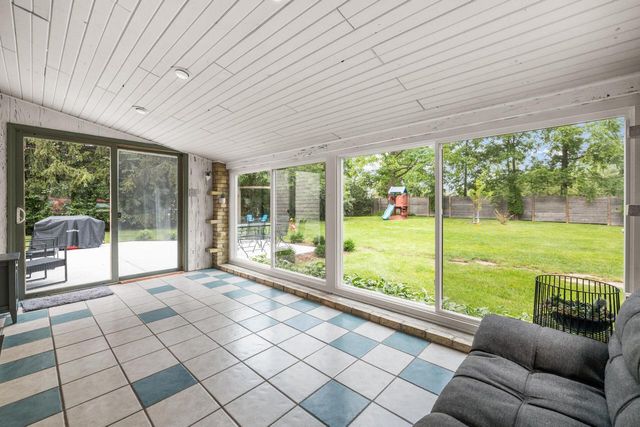 450 W Bradley ROAD, Fox Point, WI 53217