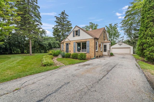 450 W Bradley ROAD, Fox Point, WI 53217