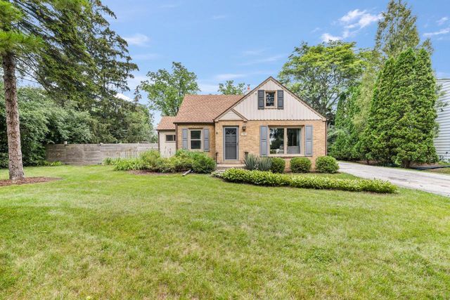 450 W Bradley ROAD, Fox Point, WI 53217