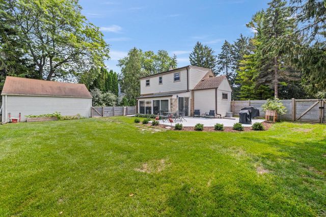 450 W Bradley ROAD, Fox Point, WI 53217