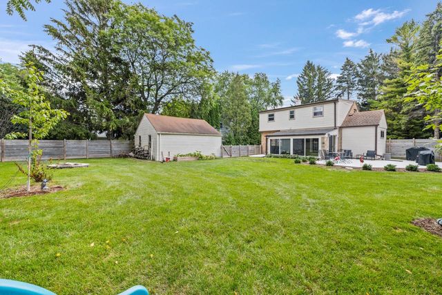 450 W Bradley ROAD, Fox Point, WI 53217