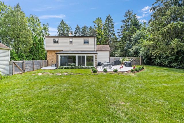 450 W Bradley ROAD, Fox Point, WI 53217