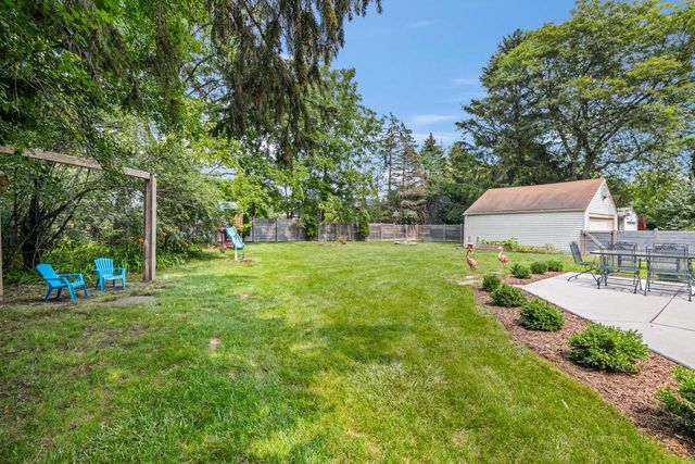 450 W Bradley ROAD, Fox Point, WI 53217