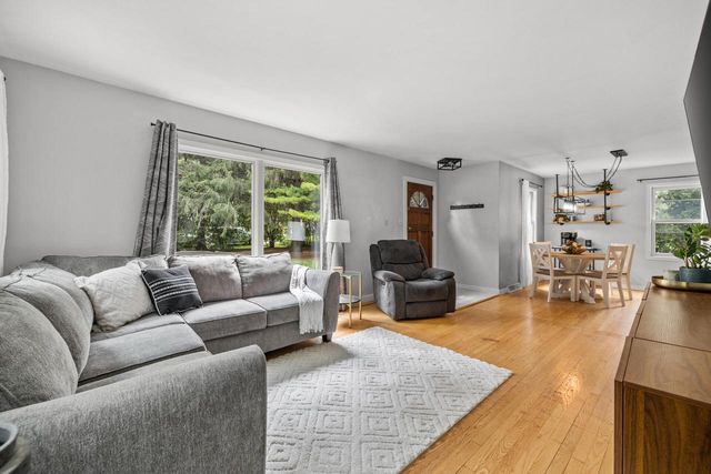 450 W Bradley ROAD, Fox Point, WI 53217