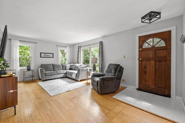 450 W Bradley ROAD, Fox Point, WI 53217