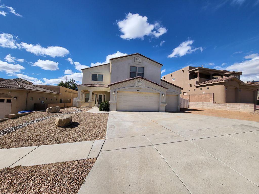 9933 Cardinal Street NW, Albuquerque, NM 87114