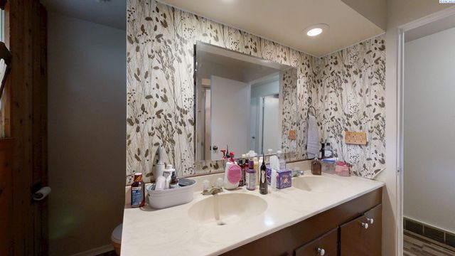 1645 NE Lower Drive, Pullman, WA 99163