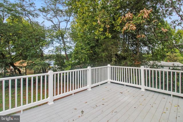 364 LAKEVIEW CIR, Louisa, VA 23093