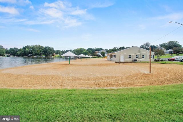 364 LAKEVIEW CIR, Louisa, VA 23093