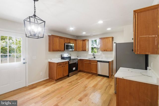 364 LAKEVIEW CIR, Louisa, VA 23093