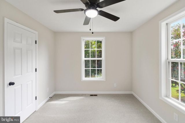 364 LAKEVIEW CIR, Louisa, VA 23093