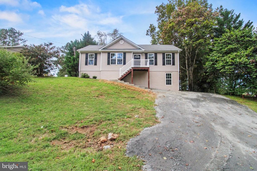 364 LAKEVIEW CIR, Louisa, VA 23093