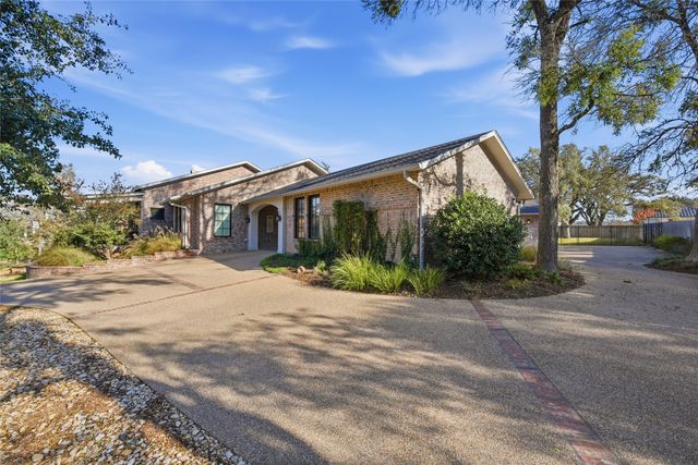 15021 Sendero Lane, Woodway, TX 76712