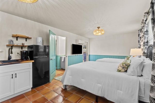 760 LONGBOAT COURT, Longboat Key, FL 34228
