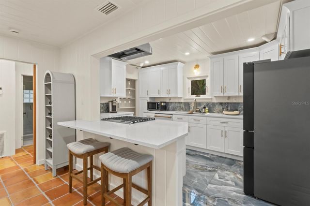 760 LONGBOAT COURT, Longboat Key, FL 34228