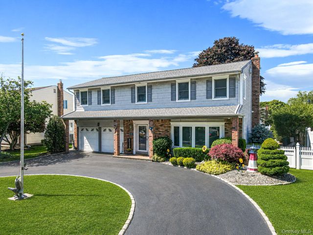 27 Jasmine Lane, Kings Park, NY 11754