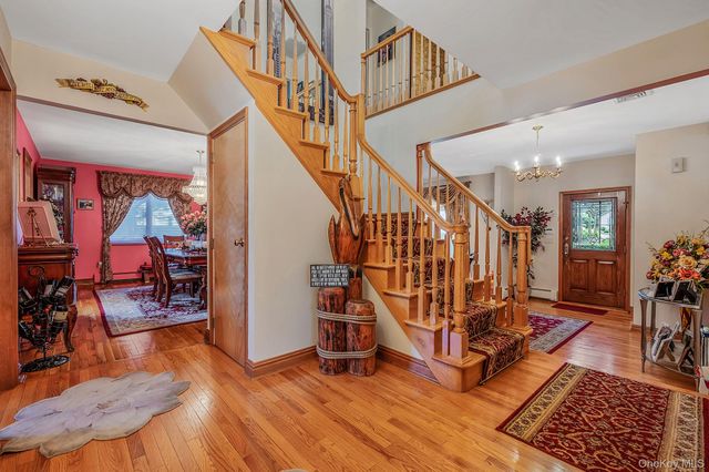 27 Jasmine Lane, Kings Park, NY 11754